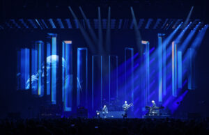 „Follow You … FOLLOW-ME” mit Woodroffe Bassett Design und Genesis auf Tournee