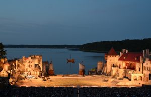 Monatelang im Dauereinsatz an der Küste: ELATION Proteus Brutus und LITECRAFT BX.7 sowie OutLED AT10.plus beleuchten die Störtebeker Festspiele