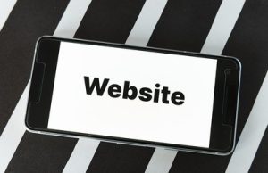 Homepage per Baukasten: Die Vor- und Nachteile bei der Erstellung