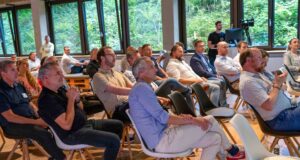 b.connect startete mit erfolgreichem Kick-off in Köln