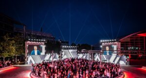 Lichtdesigner Chris Moylan setzt neuen Audi Q3 mit ELATION Proteus und Pulse in Szene