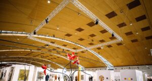 hell begeistert. investiert dreistellig in LED-Scheinwerfer von ELATION