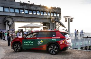 SCHACHZUG setzt Weltpremiere des Škoda Peaq als Live-Erlebnis in Szene