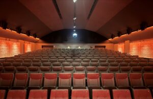 VISUAL PRODUCTIONS verbindet klassische Bedienung und Kinoautomation im Berliner Kino Hackesche Höfe